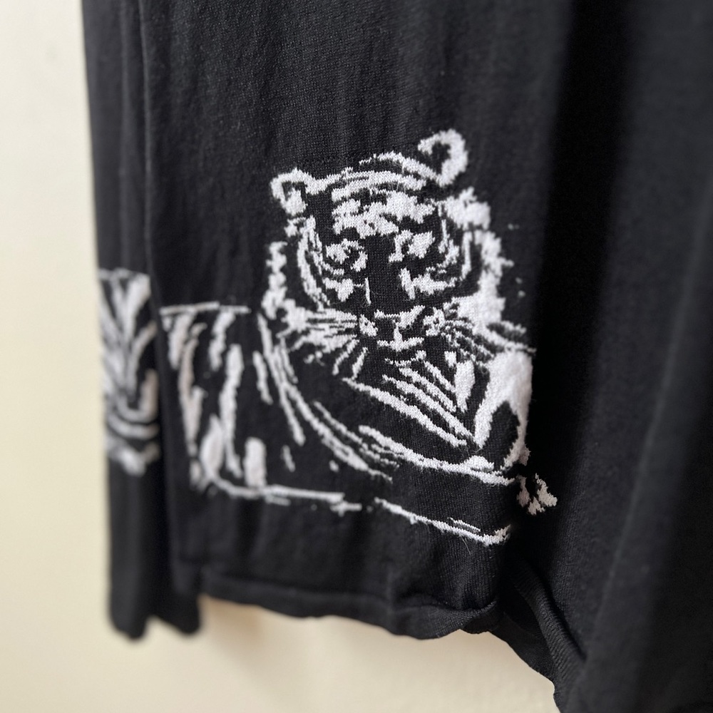 Knit Graphic Tigers Black & White Matching Sleeve Pattern Statement Sweater M - Picture 7 of 9